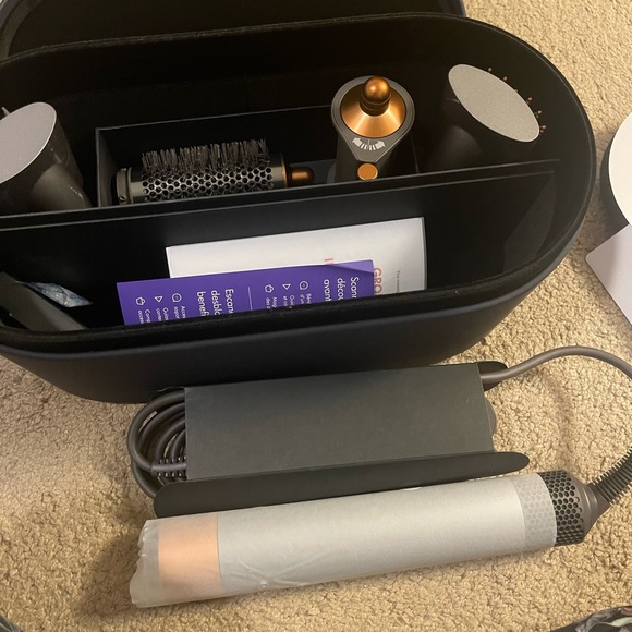 Dyson - Picture 4 of 6